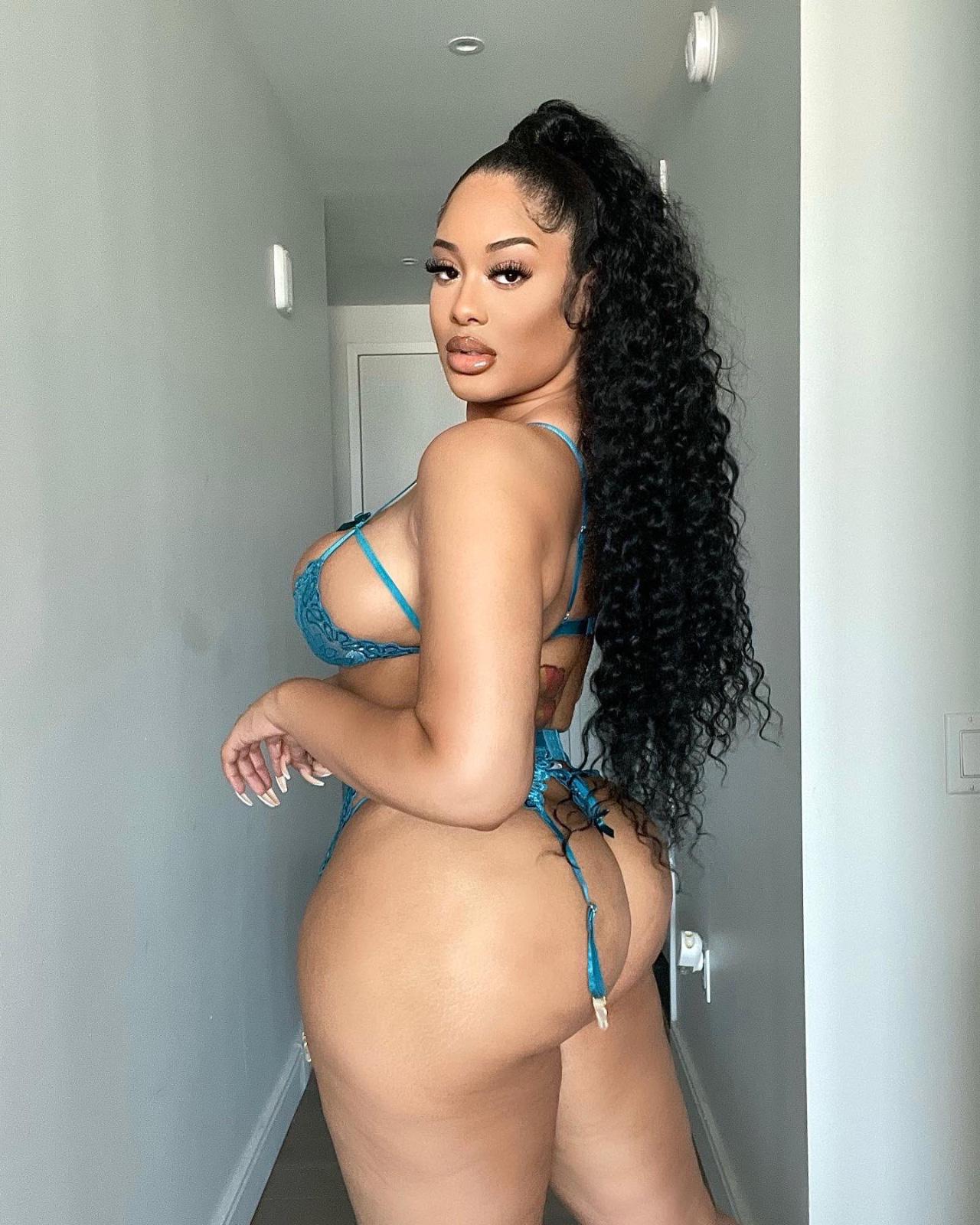 I’m a professional hooker and I’m independent available for out call and in call I’m a professional hooker and I’m independent available for out call and in call