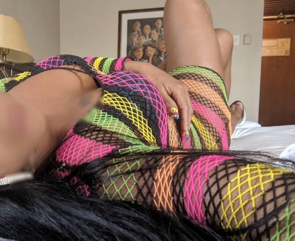 Québécoise mix Italiancome put urin my and pu**y Québécoise mix Italiancome put urin my and pu**y