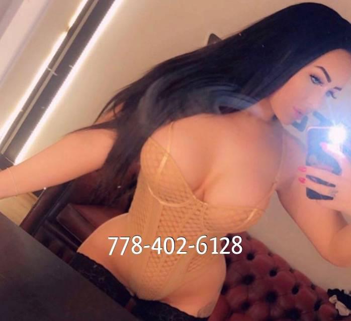 BOMSHELLSmoking Hot Baby DollReady to Party! BOMSHELLSmoking Hot Baby DollReady to Party!