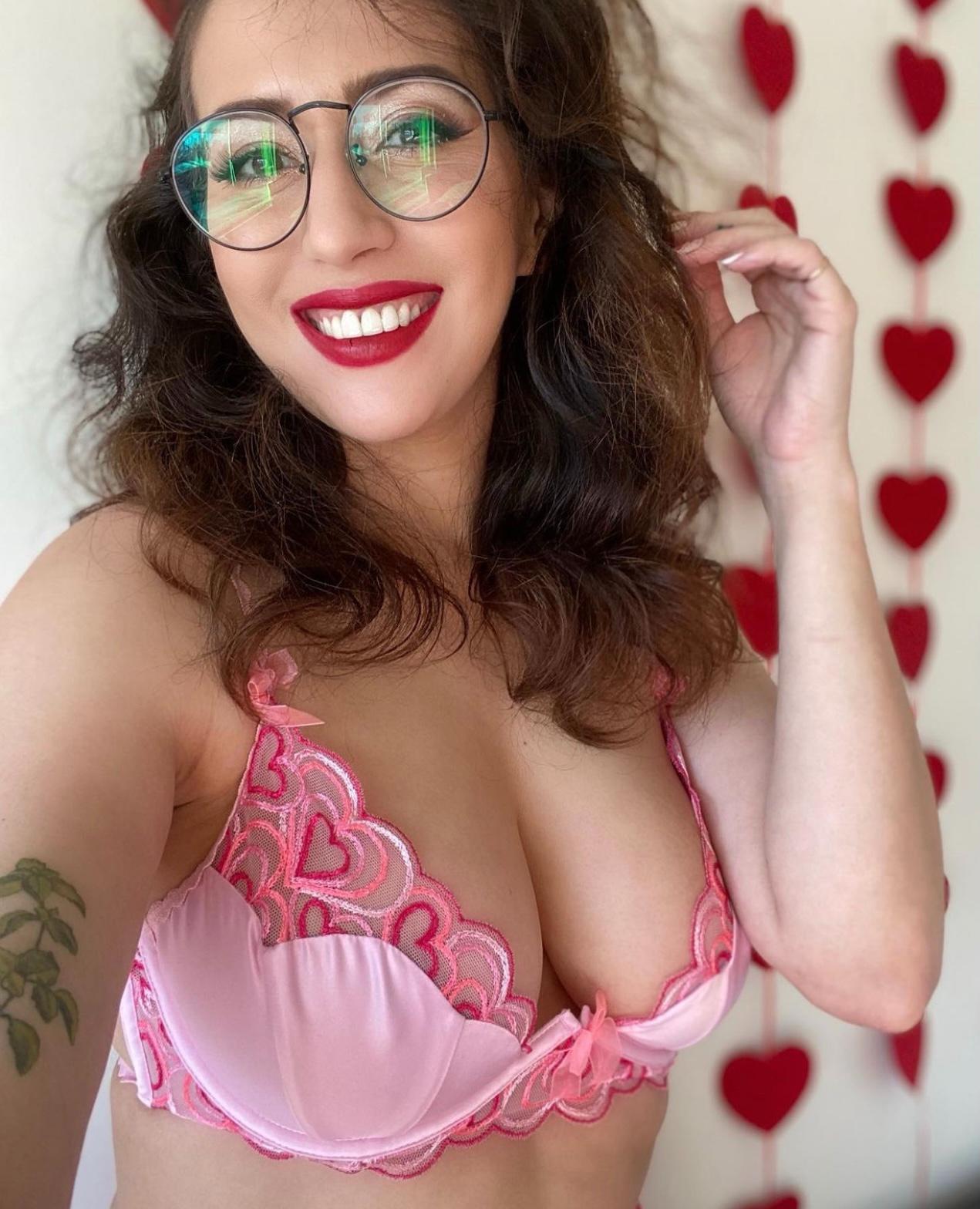 Hey Mr my pussy so creamy and juicy 🥵🥵 Hey Mr my pussy so creamy and juicy 🥵🥵
