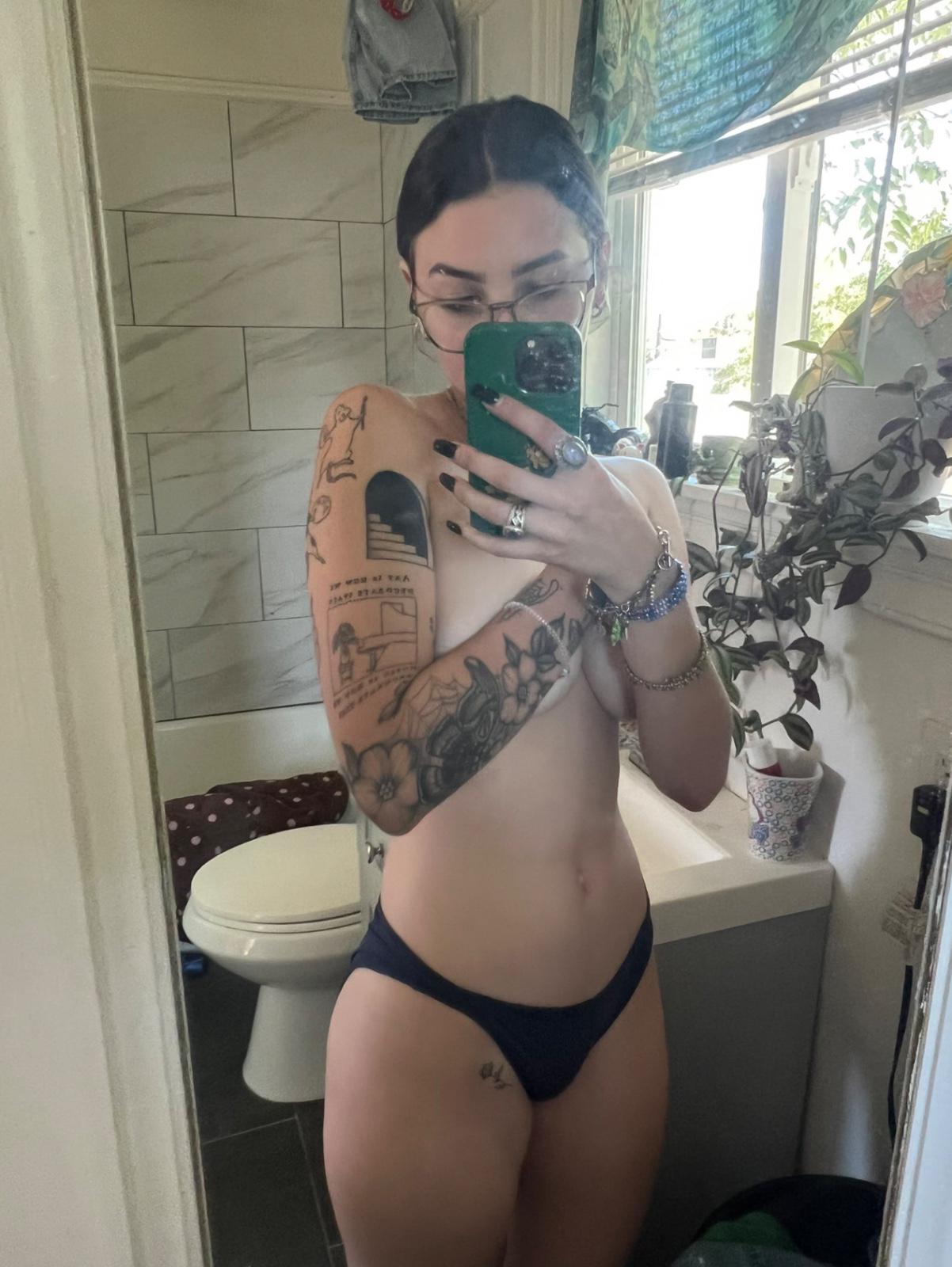 Text me 3342034235 or hmu on Snapchat@clara_qbella Text me 3342034235 or hmu on Snapchat@clara_qbella