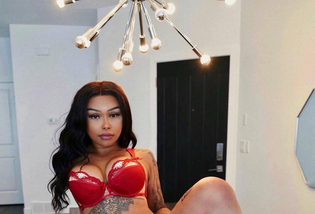 Thick mixed beautys last night in town cum play Thick mixed beautys last night in town cum play