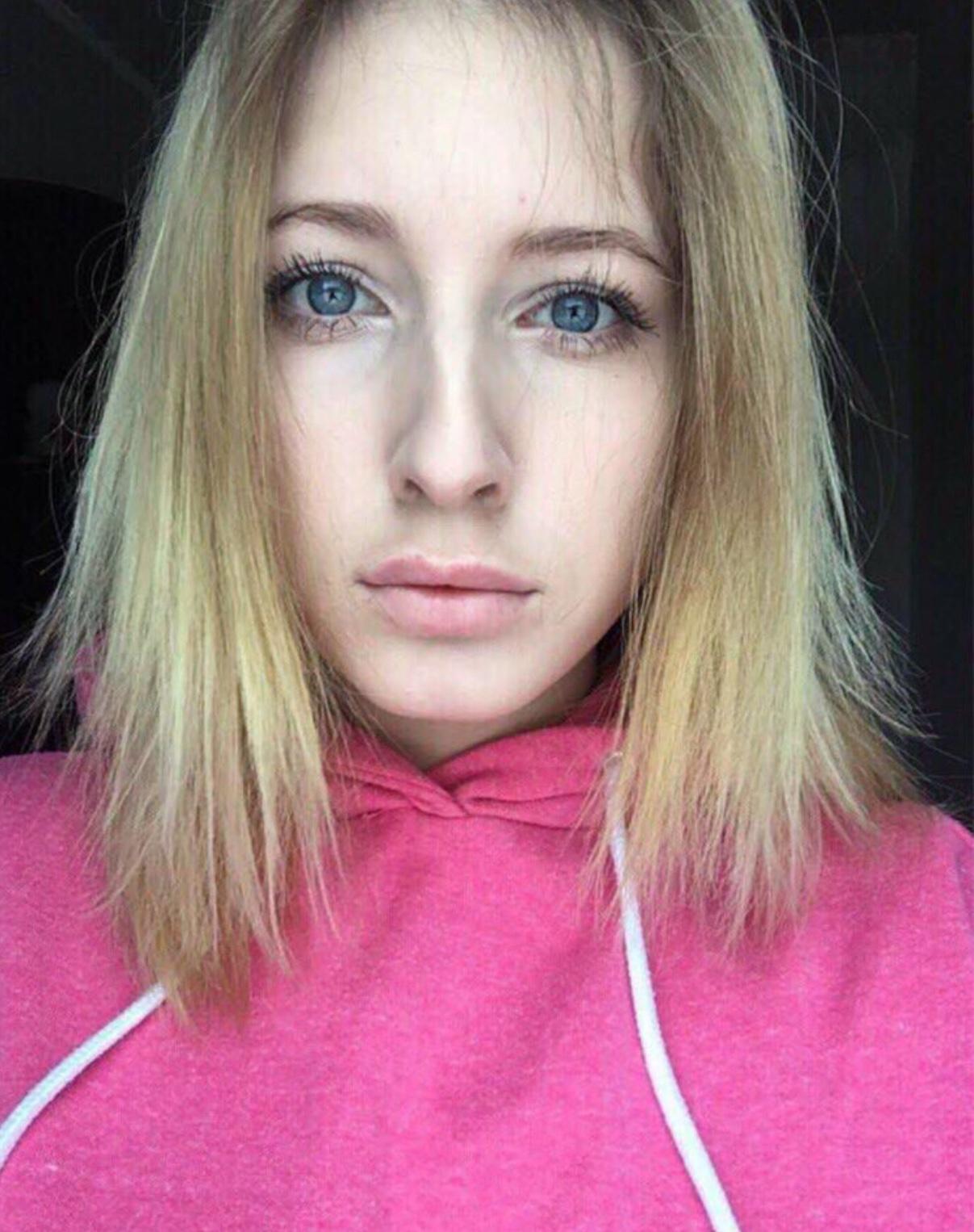 I’m available for hook up both in call and outcall I’m available for hook up both in call and outcall