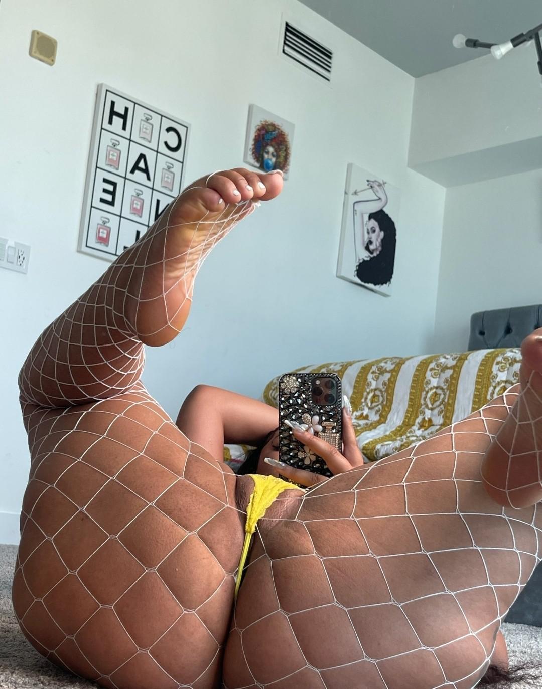 I'm down to fuck you so good๐ฆ๐๐ I'm down to fuck you so good๐ฆ๐๐