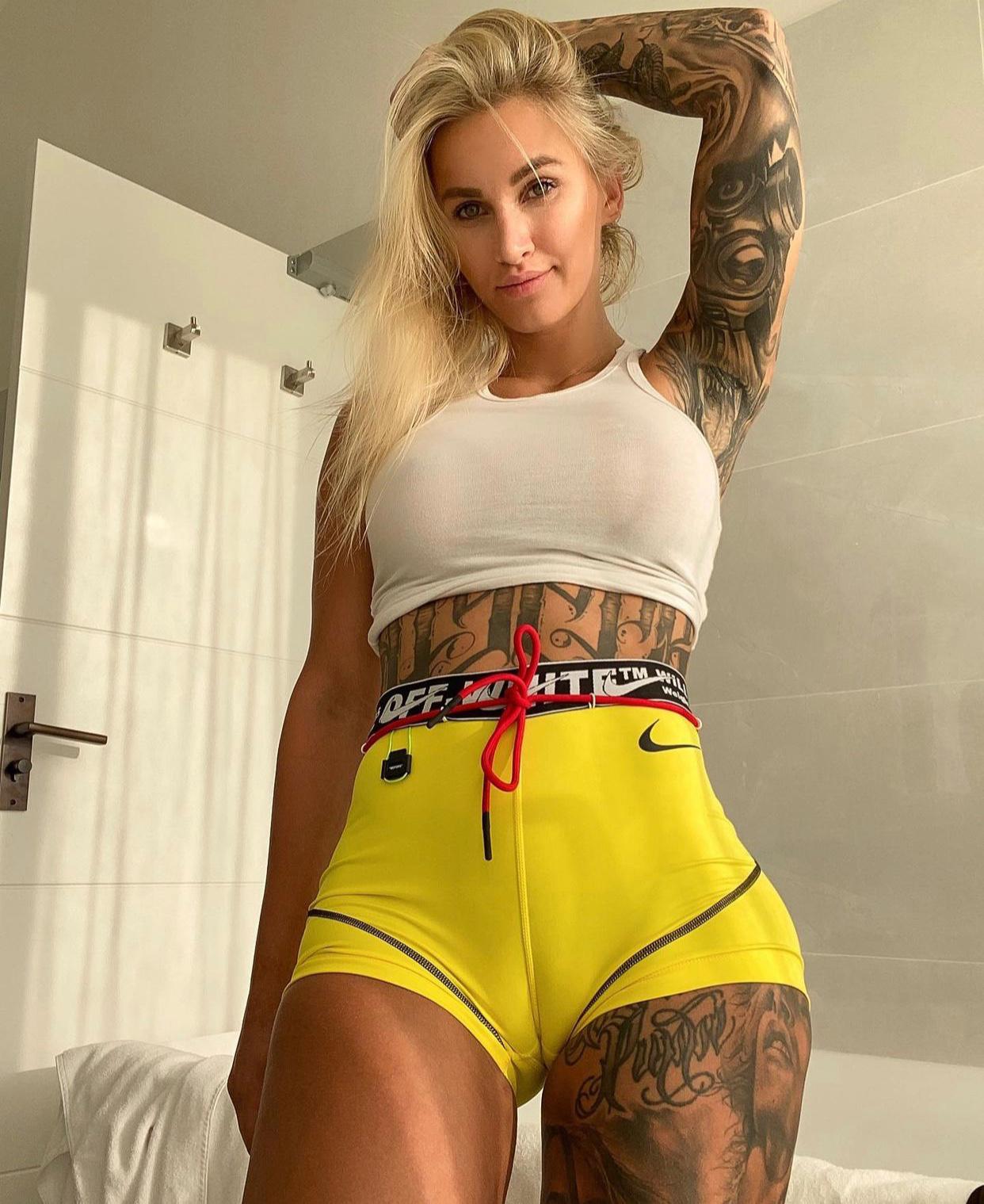 Escort available for hookup Escort available for hookup