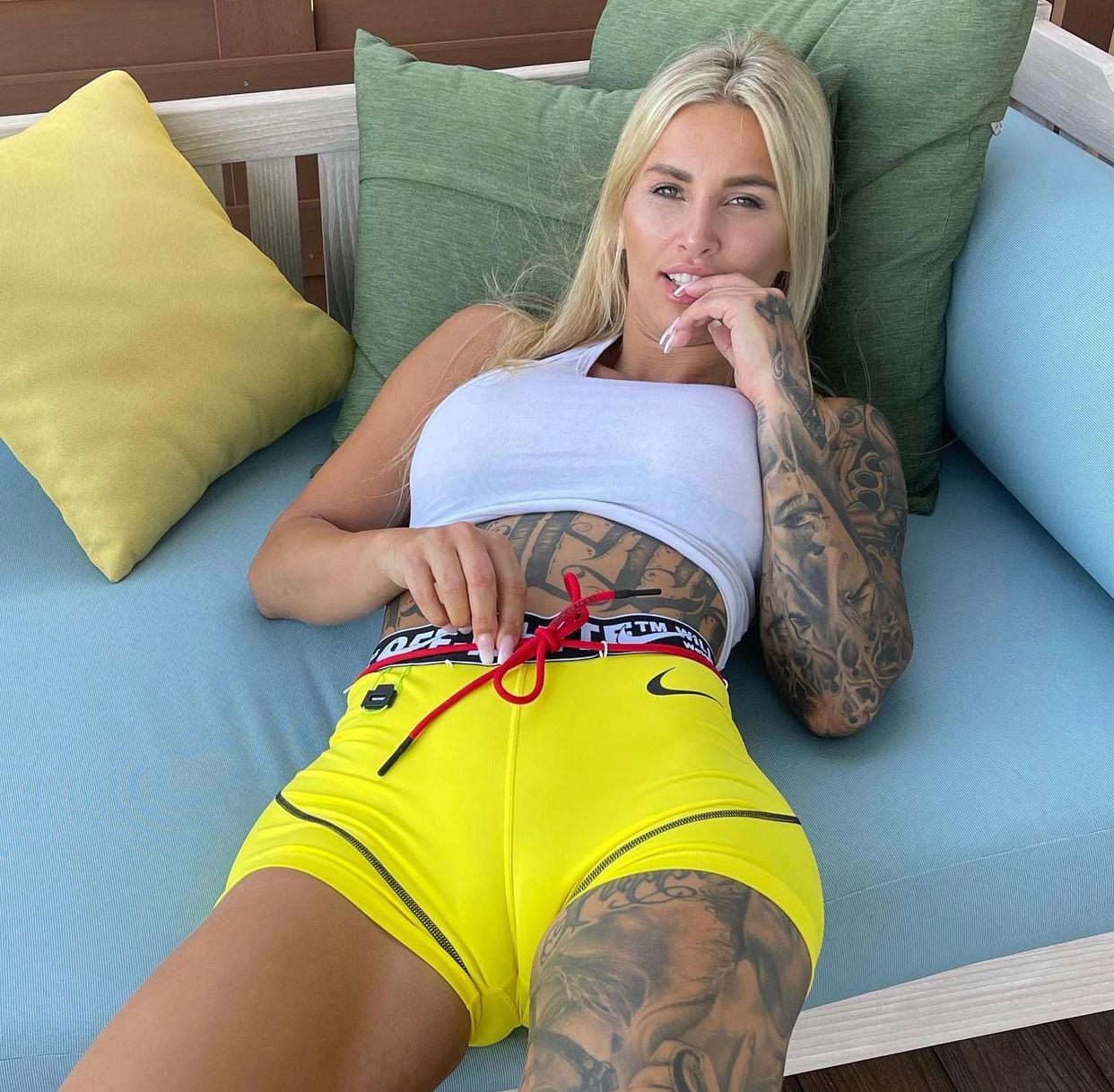 Escort available for hookup Escort available for hookup