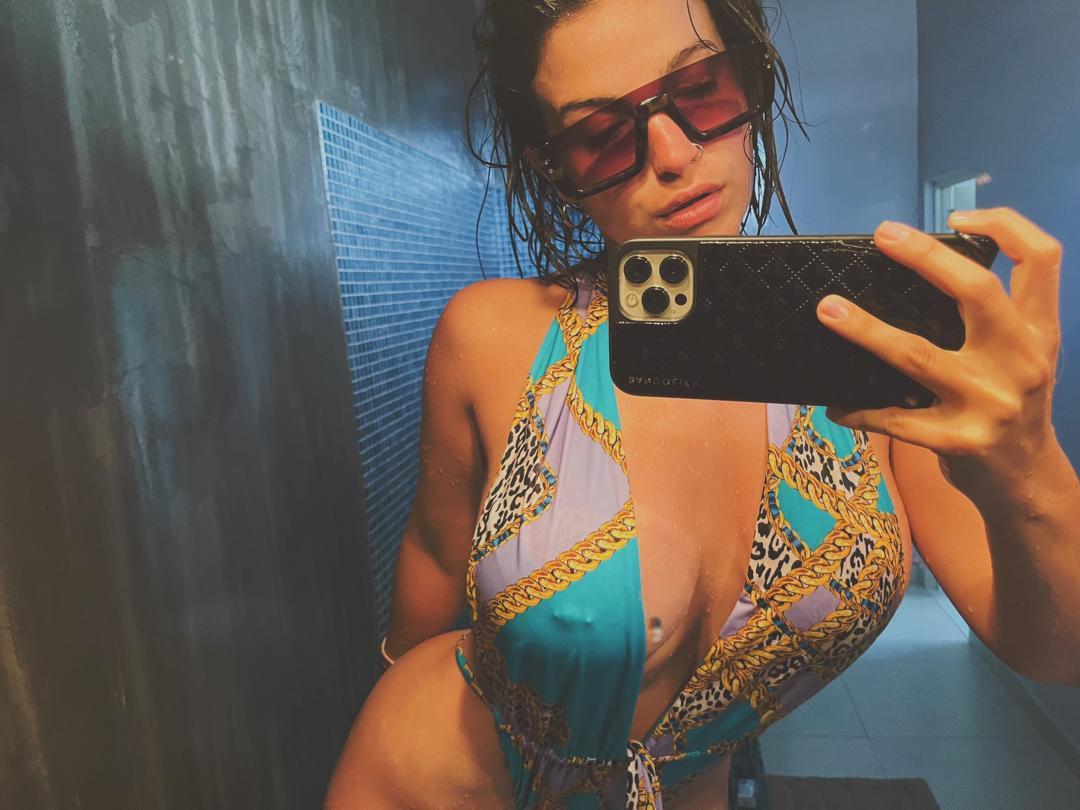 I'm a freak who can't wait to suck you dry and make you cum with pleasure. I'm a freak who can't wait to suck you dry and make you cum with pleasure.