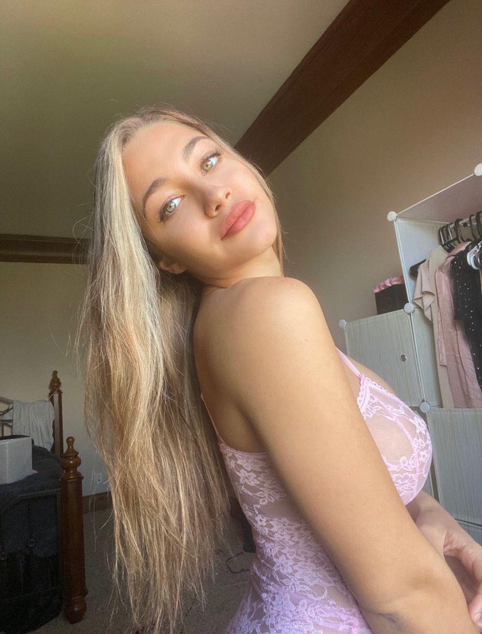 Available for hook up π¦π¦ππ¦π€© Available for hook up π¦π¦ππ¦π€©