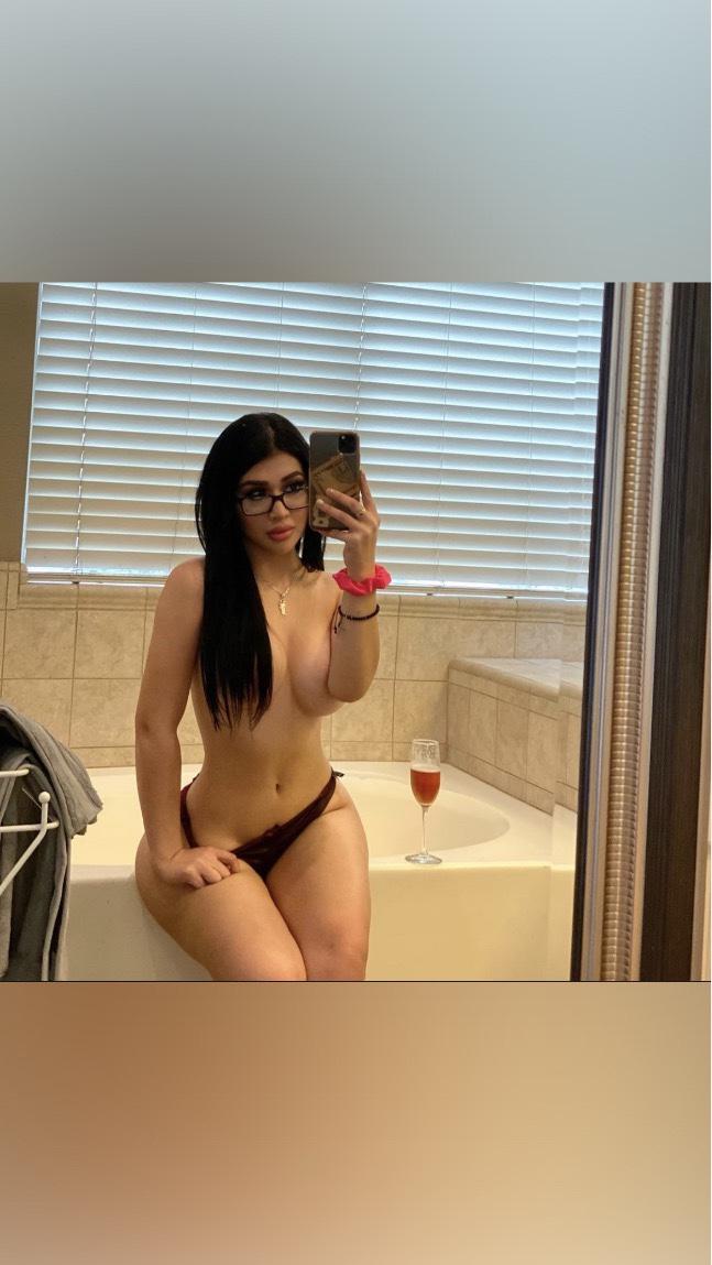 Am Brenda hot 🥵 DTF text (323)-963-6404 or snap 👻 addmeforfun000 Am Brenda hot 🥵 DTF text (323)-963-6404 or snap 👻 addmeforfun000