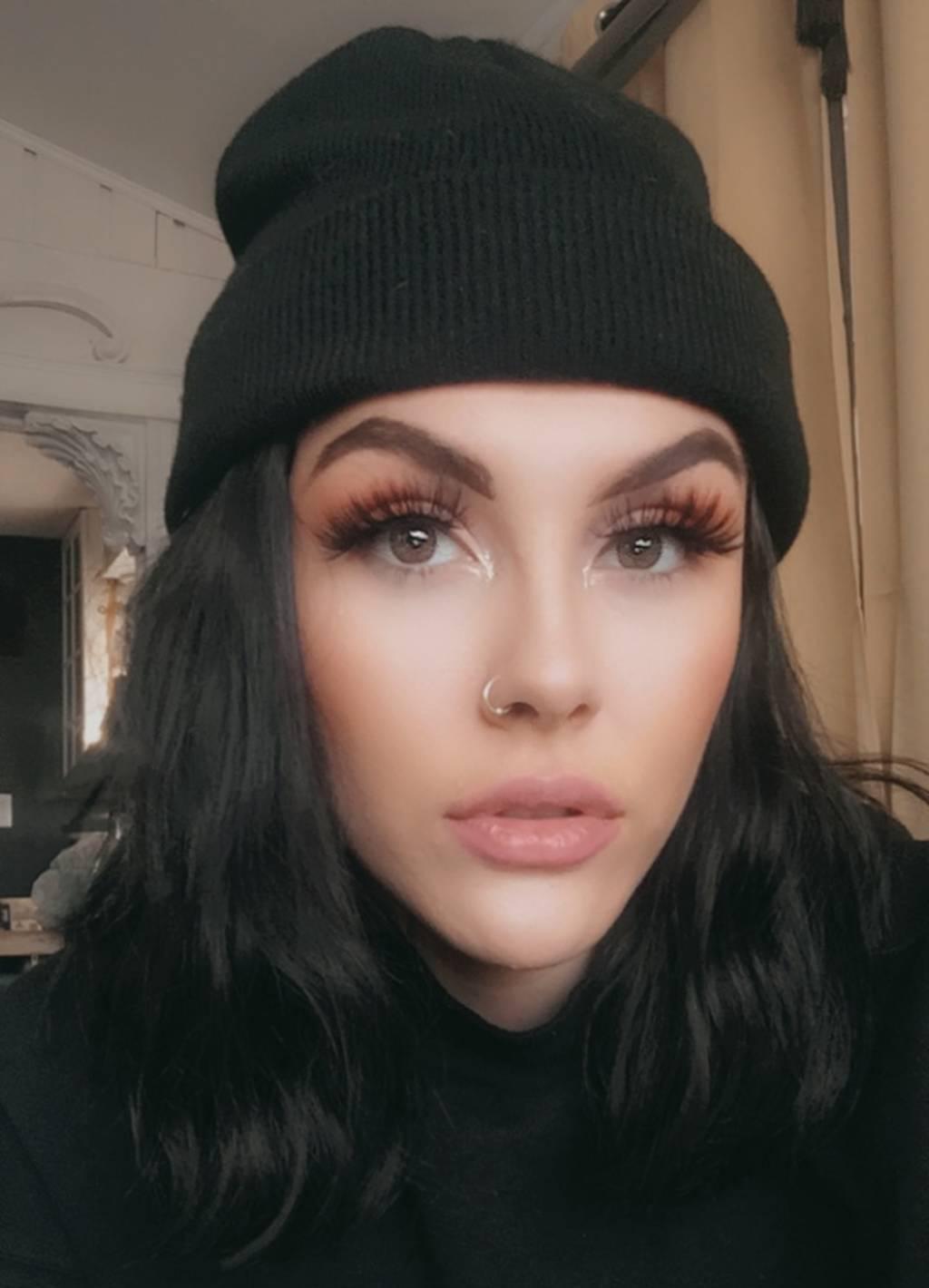 19yo HOTTEST beautiful brunette 19yo HOTTEST beautiful brunette