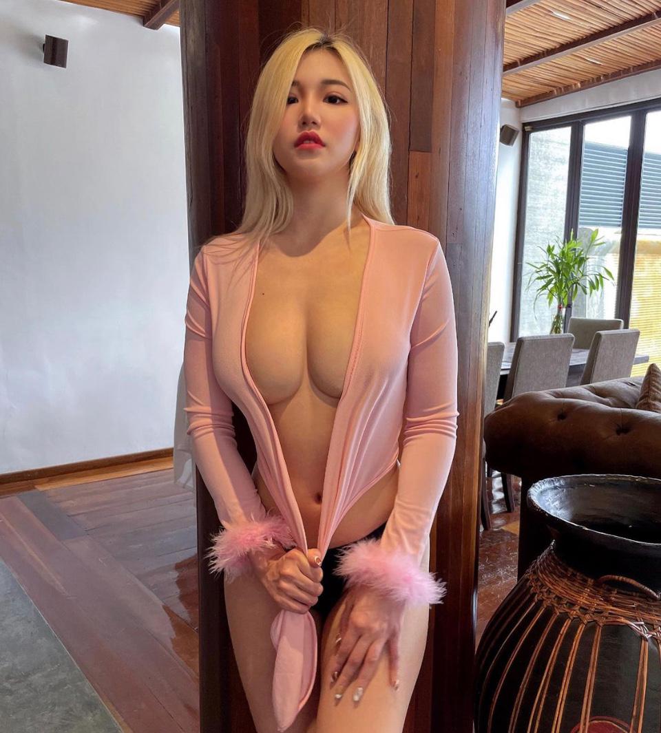 I’m available either incall or outcall I’m available either incall or outcall