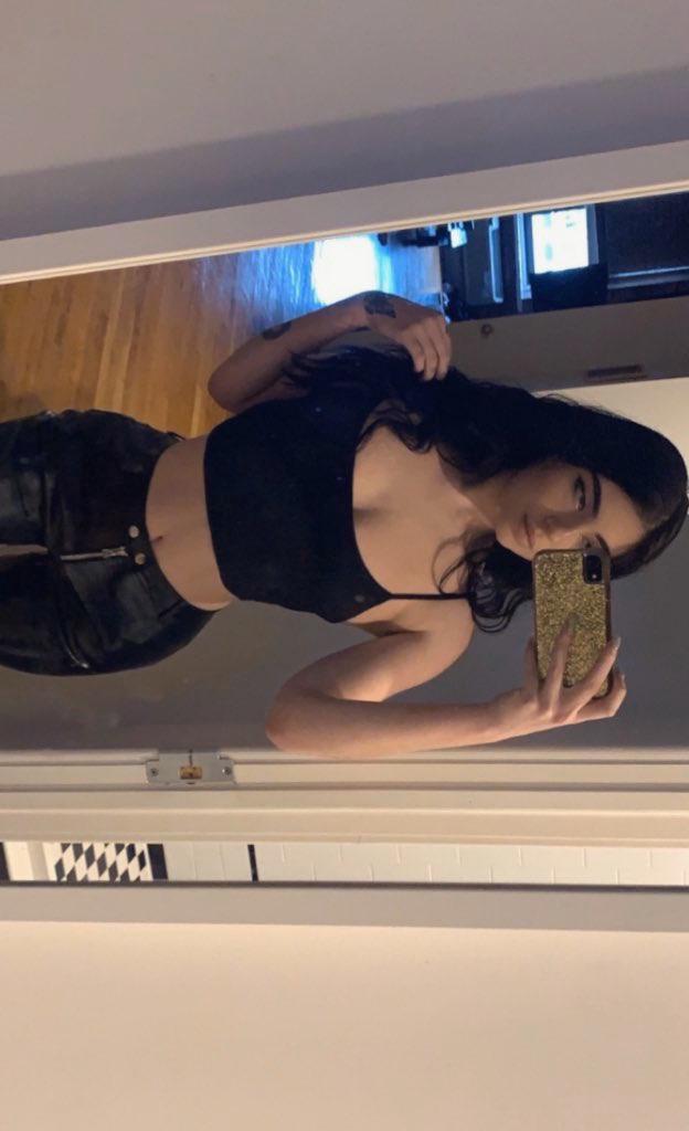 I’m hot🤤 and ready to be fucked😋🍆🍑 I’m hot🤤 and ready to be fucked😋🍆🍑