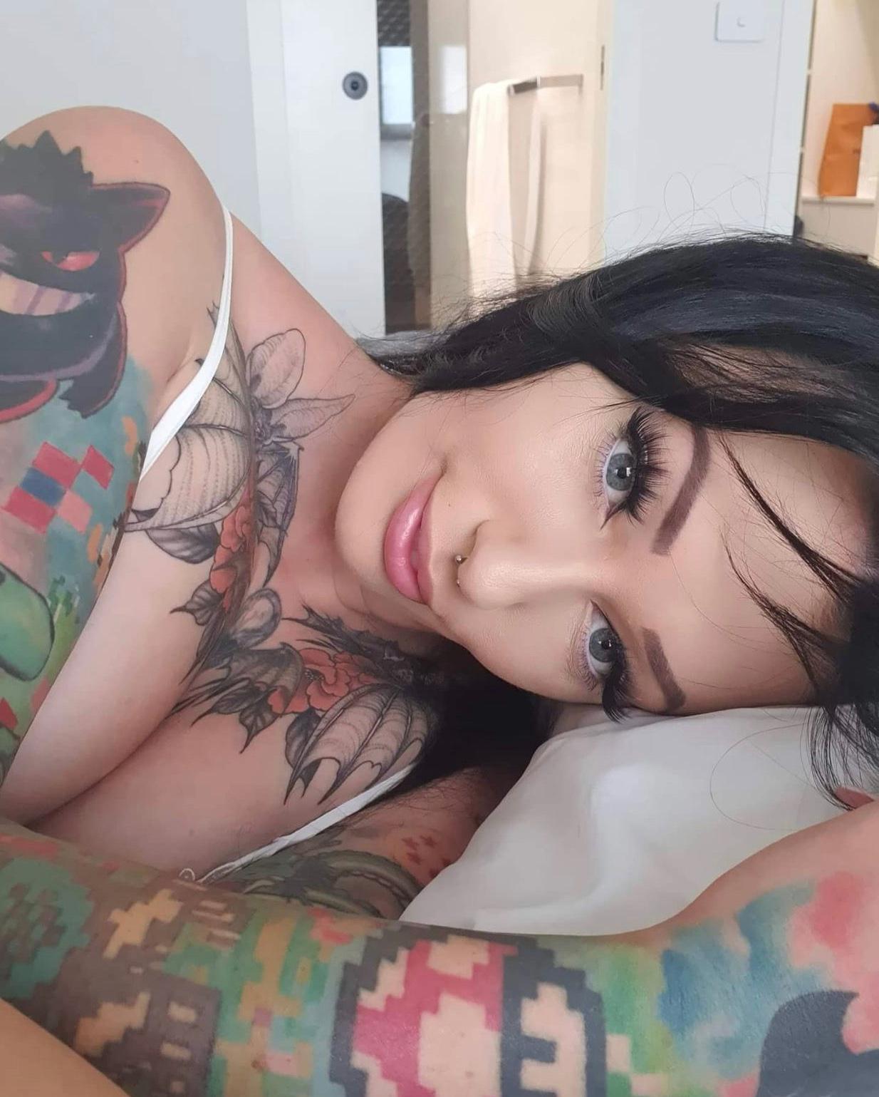 Escort available for hook up Escort available for hook up