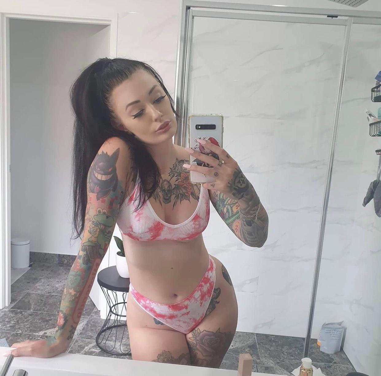 Escort available for hook up Escort available for hook up