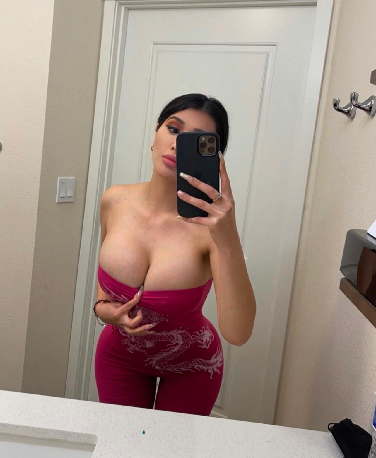 A SNACK YOU WOULD LUV❤️😘💕HIT ME UP FOR HOOK UP, MASSAGE,GFE, AND CAR MEETINGS A SNACK YOU WOULD LUV❤️😘💕HIT ME UP FOR HOOK UP, MASSAGE,GFE, AND CAR MEETINGS