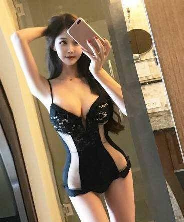 MCKNIGHT Busty model SHORT PART-TIME(NW) MCKNIGHT Busty model SHORT PART-TIME(NW)