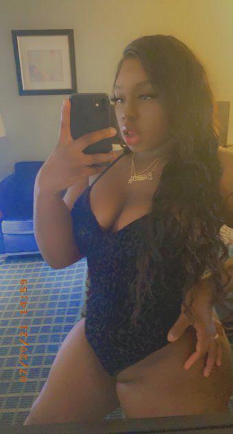 Your Favorite Party Girl 😍🥳 Your Favorite Party Girl 😍🥳