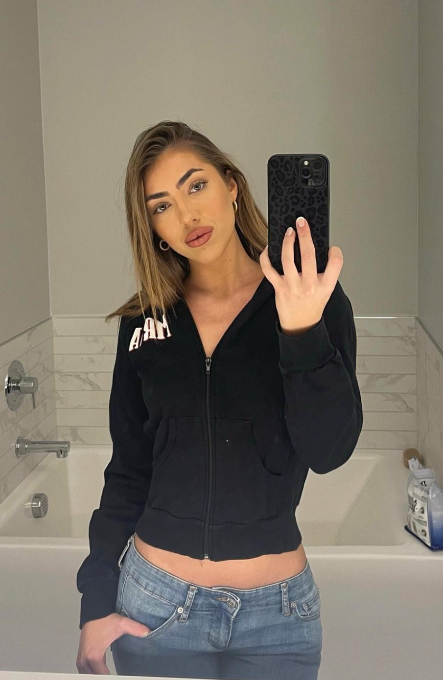 Naughty Leslie here to pleasure 🥵 Naughty Leslie here to pleasure 🥵