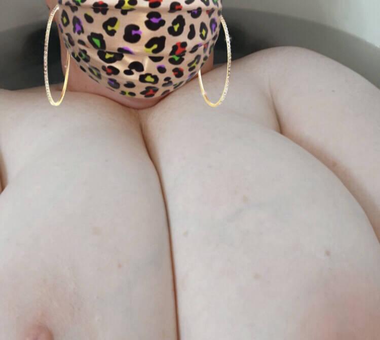 (( OUTCALL SPECIAL ))*SEXY THICK REDHEAD* PARTY GIRL (( OUTCALL SPECIAL ))*SEXY THICK REDHEAD* PARTY GIRL