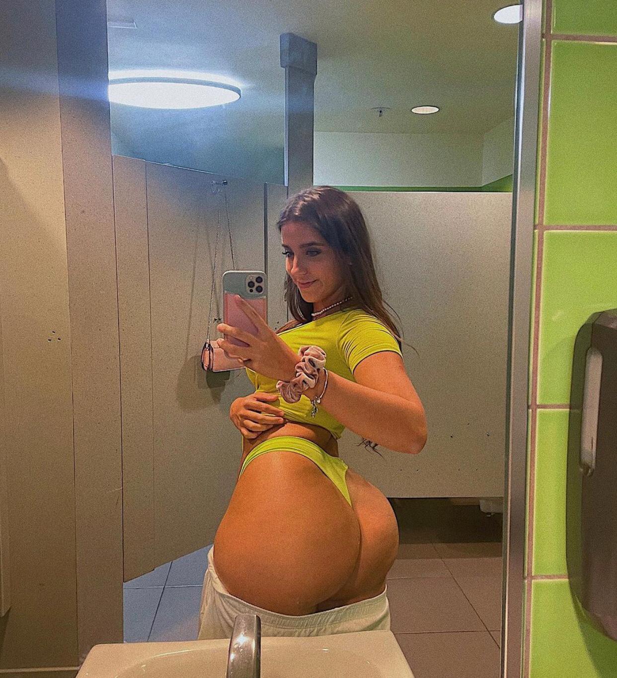 Hello baby do you wanna have some fun? I’m currently available for both Incall a Hello baby do you wanna have some fun? I’m currently available for both Incall a