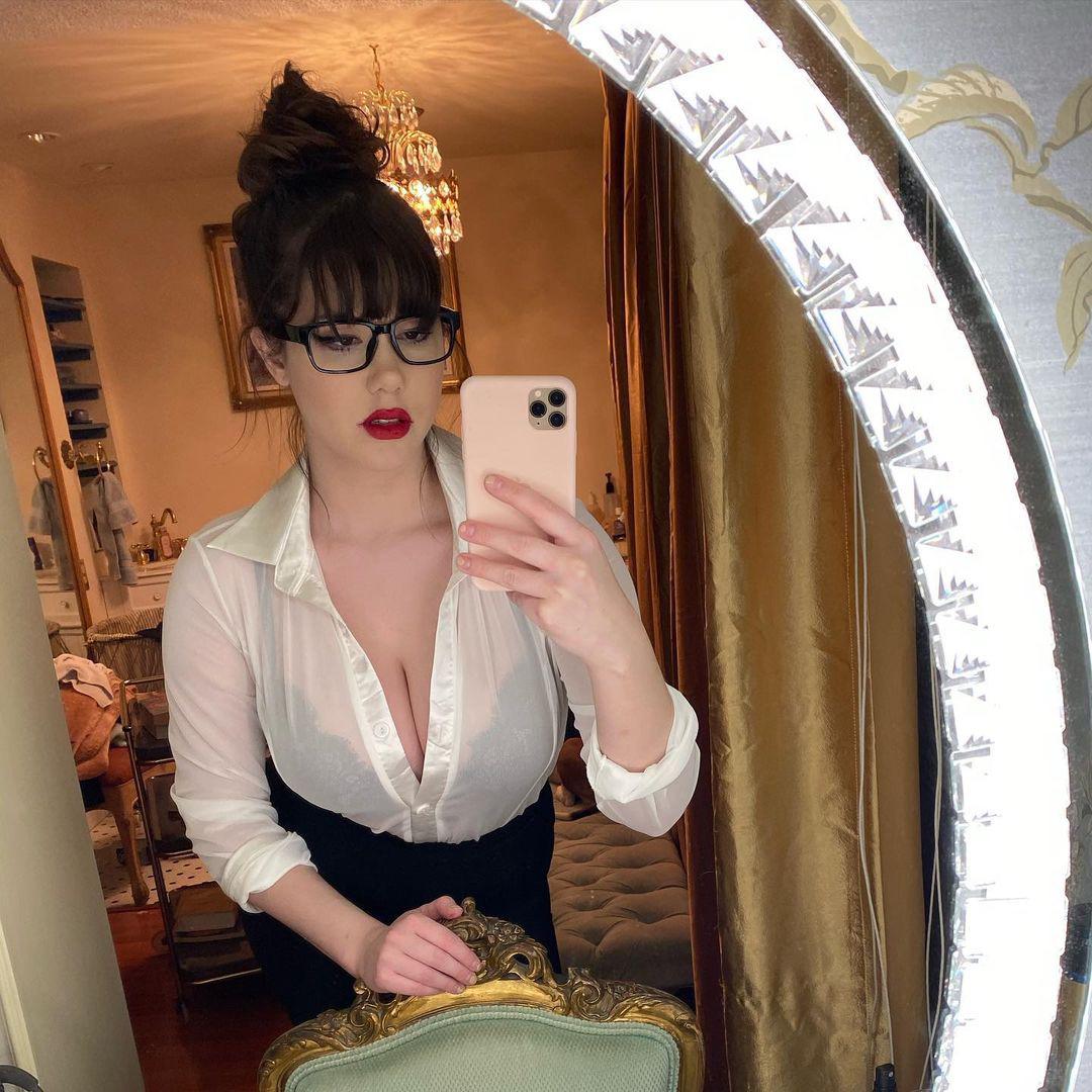 Lizzie. Cash only. Lizzie. Cash only.