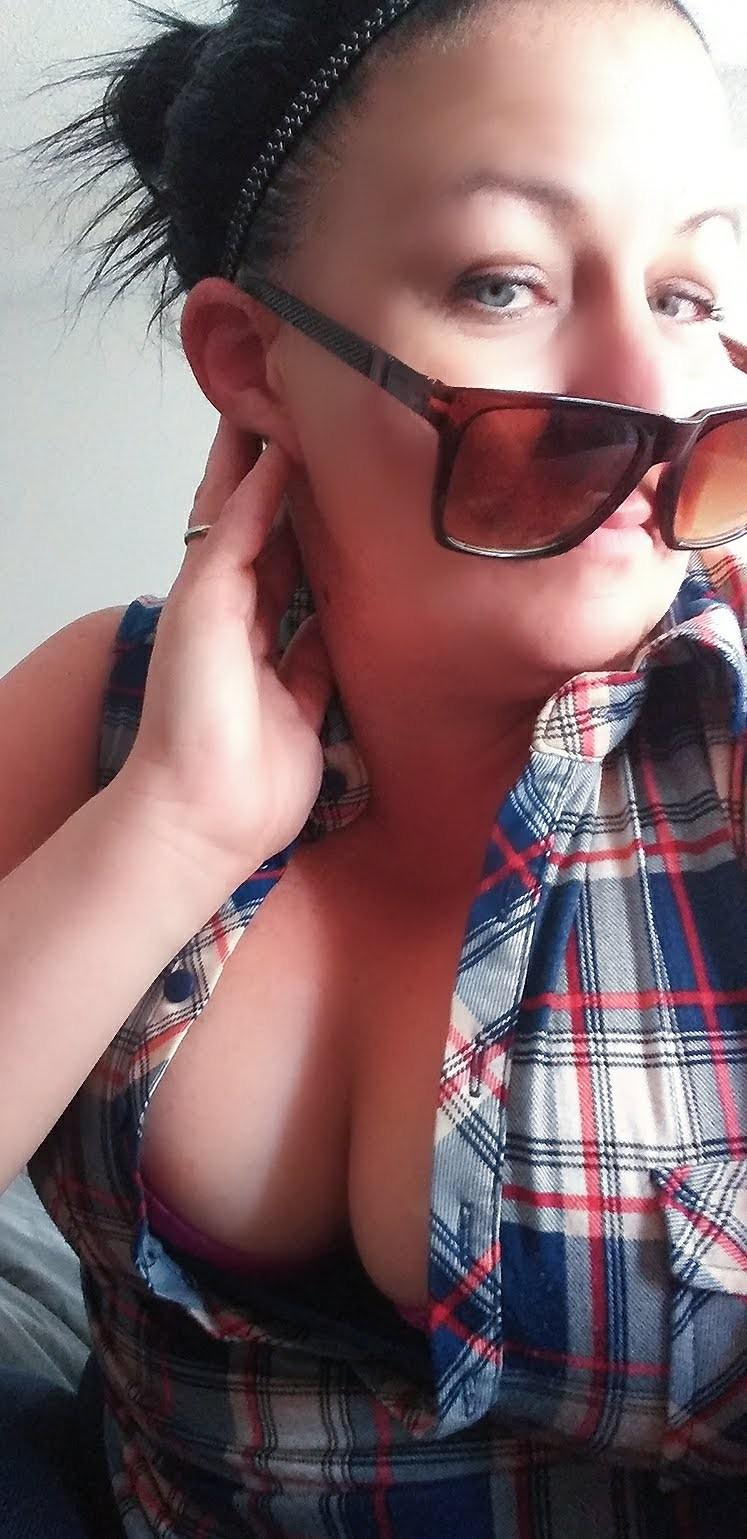 Tall thick and busty HEAD DR EXTRAORDINAIRE Tall thick and busty HEAD DR EXTRAORDINAIRE