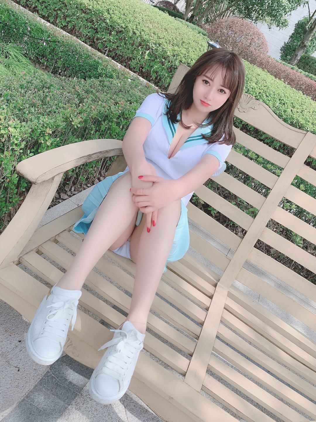 B2B TouchingBody RubHigh Quality Sensual massage from a Sex hot Asian Girl ! B2B TouchingBody RubHigh Quality Sensual massage from a Sex hot Asian Girl !