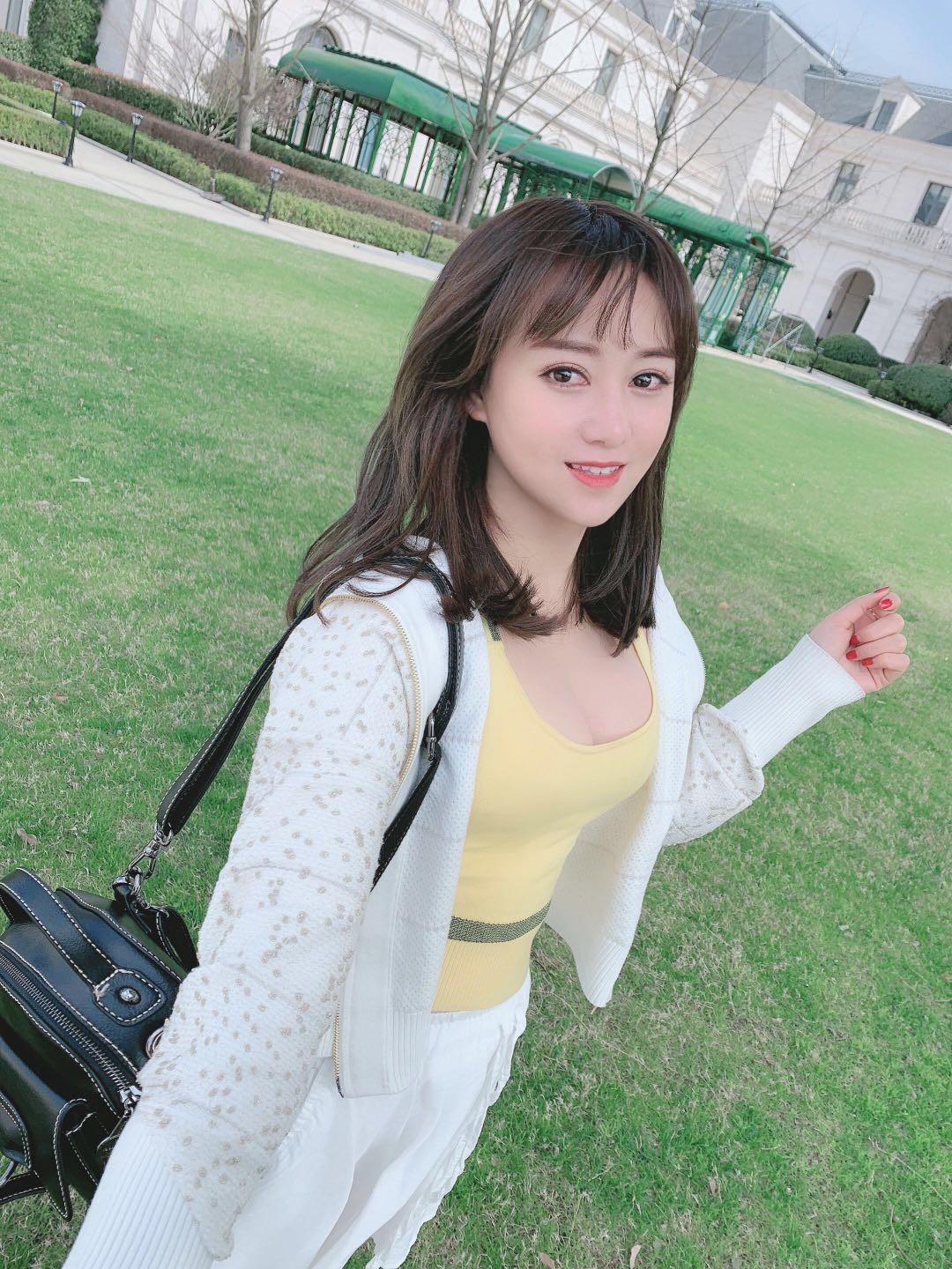 B2B TouchingBody RubHigh Quality Sensual massage from a Sex hot Asian Girl ! B2B TouchingBody RubHigh Quality Sensual massage from a Sex hot Asian Girl !