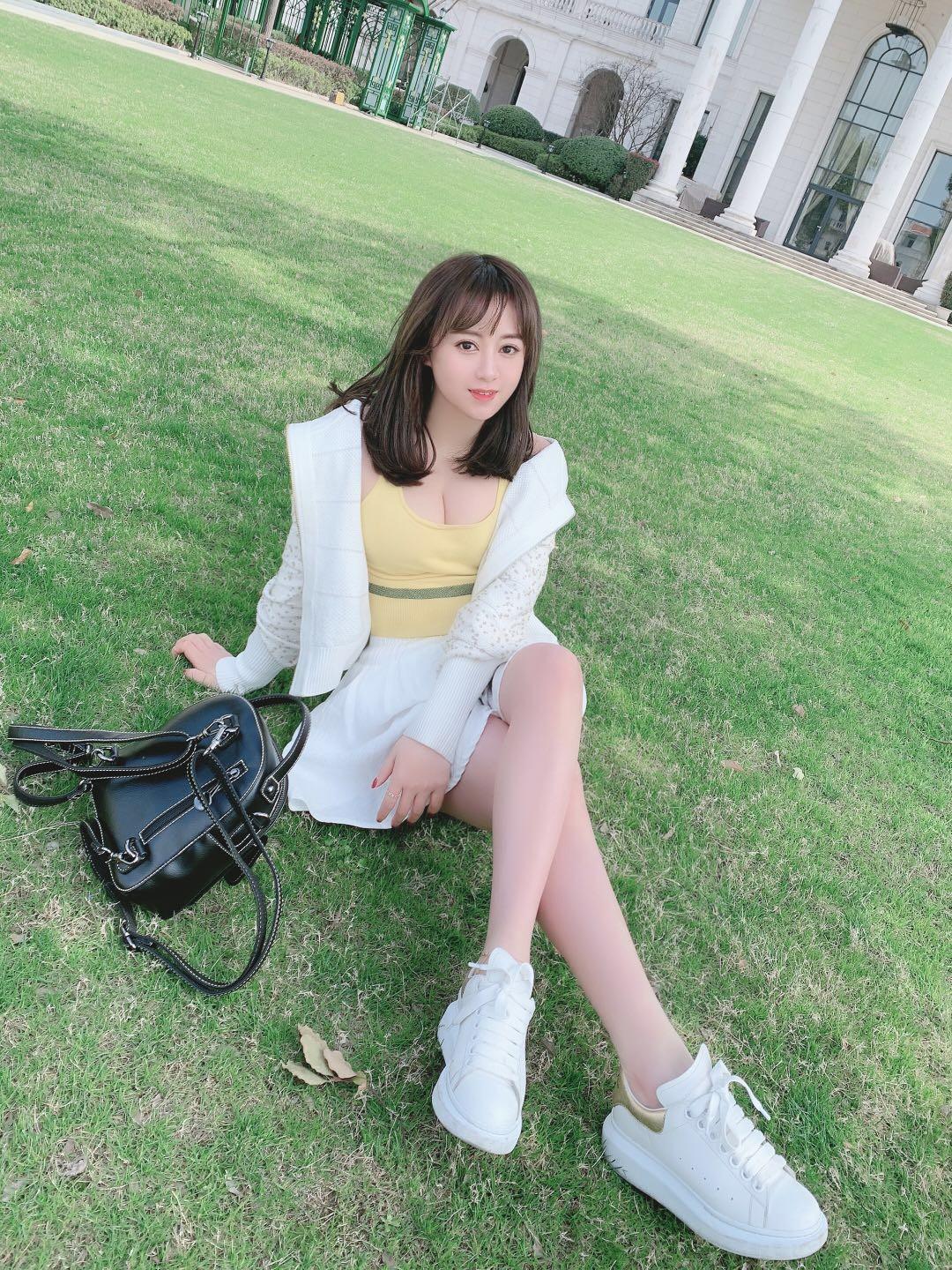 B2B TouchingBody RubHigh Quality Sensual massage from a Sex hot Asian Girl ! B2B TouchingBody RubHigh Quality Sensual massage from a Sex hot Asian Girl !