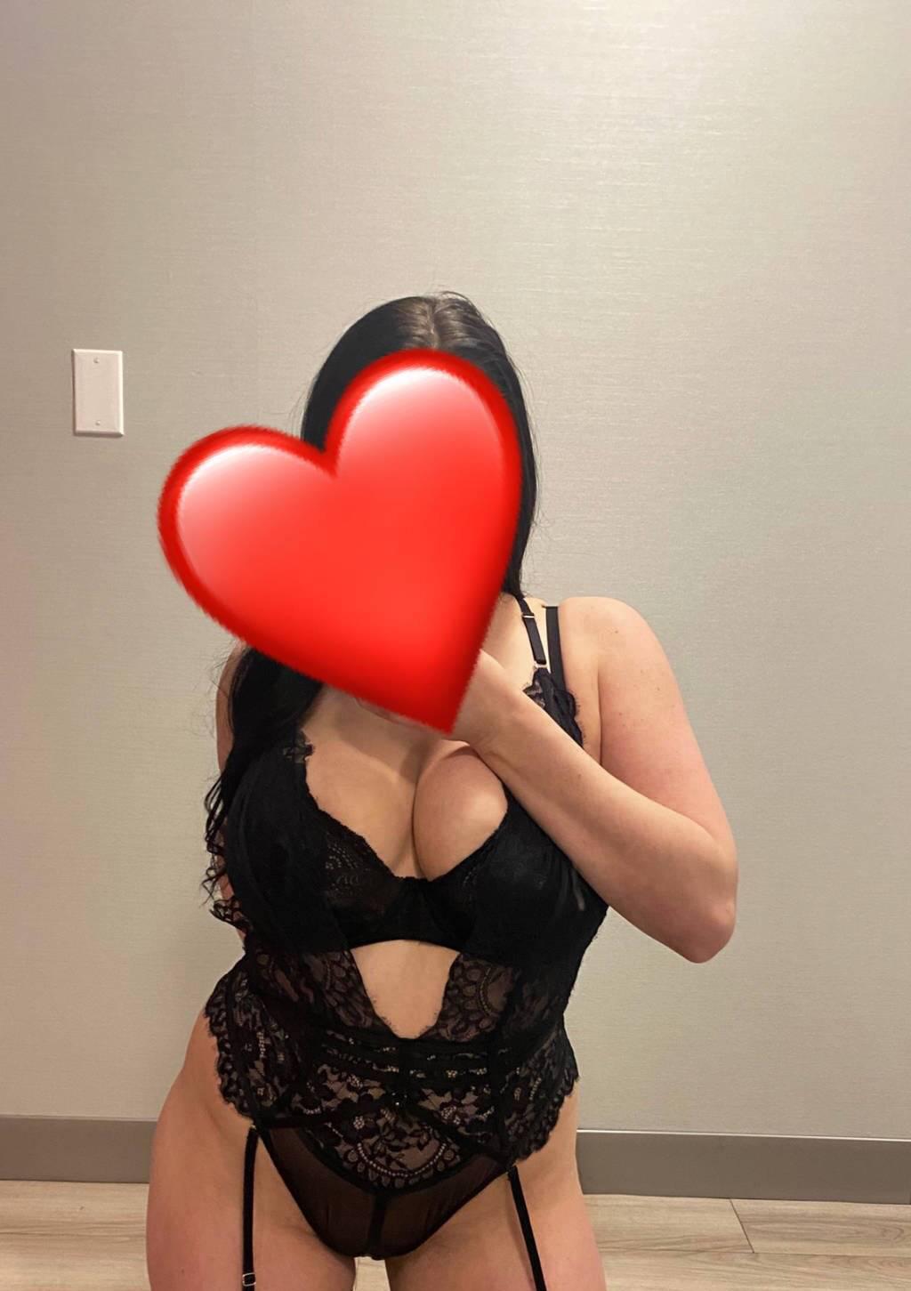BIG BOOTY Latina ready to please BIG BOOTY Latina ready to please