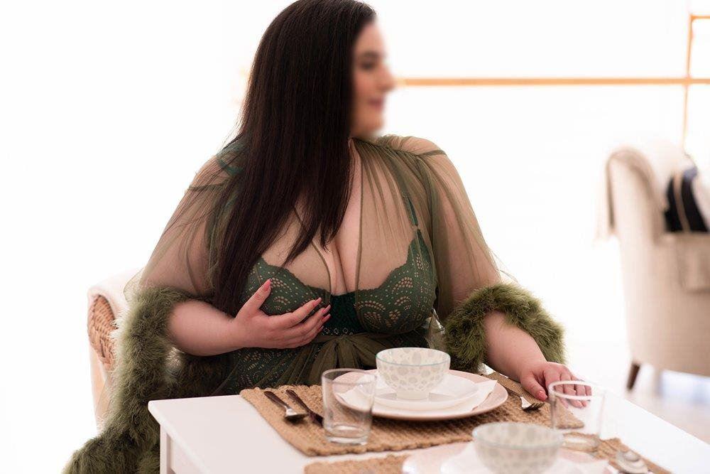 Cute, curvy GF here for your pleasure Cute, curvy GF here for your pleasure