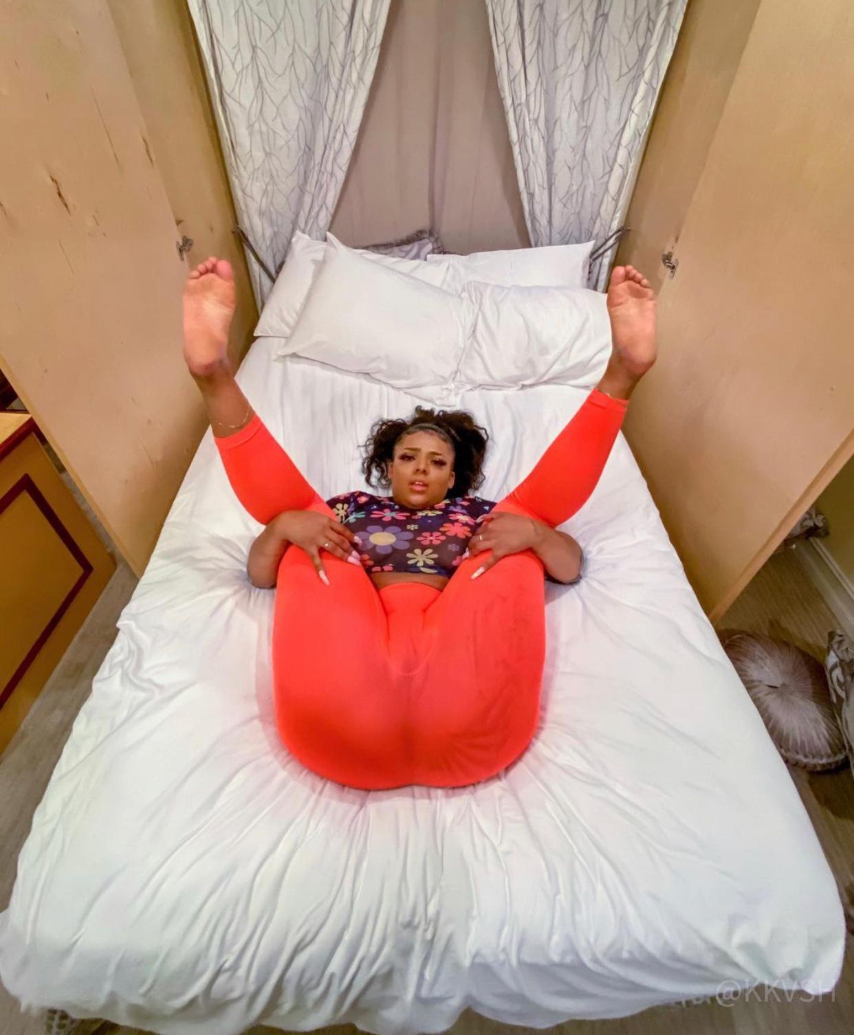 Looking for a babe to satisfy and make you enjoy the deepest pleasure !! Looking for a babe to satisfy and make you enjoy the deepest pleasure !!