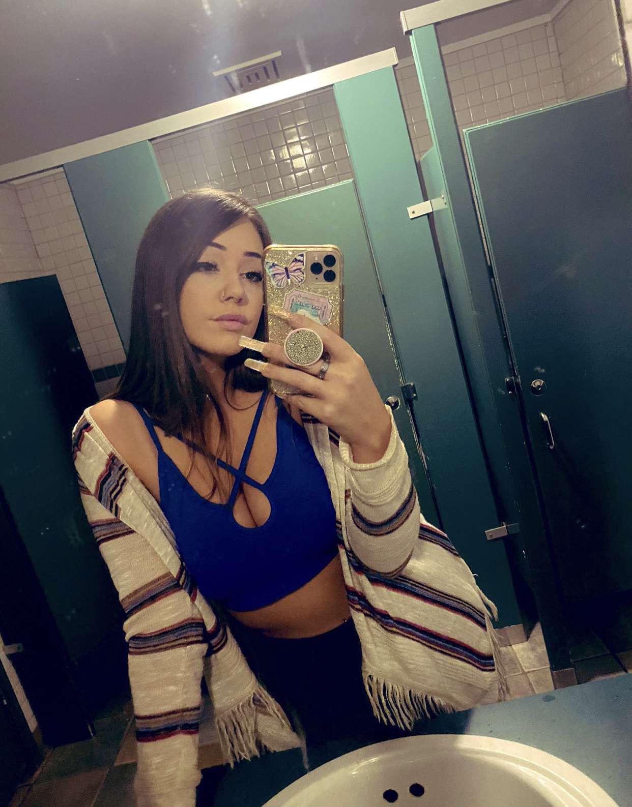 Available for hookup π¦π¦ Available for hookup π¦π¦