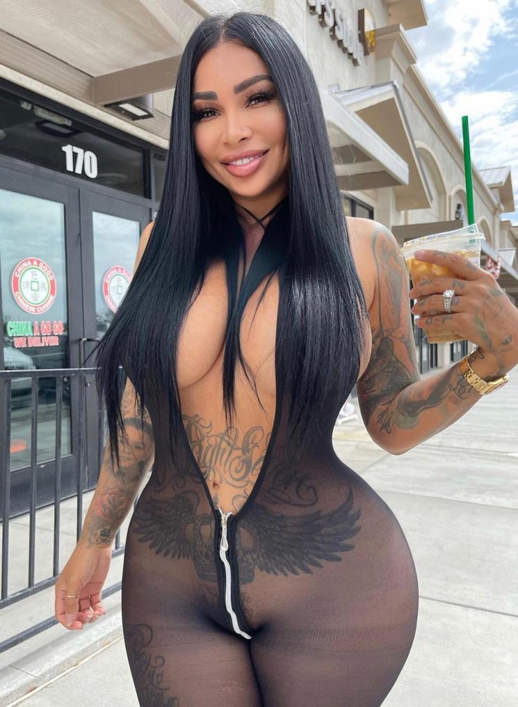 Am available for both incall and outcall hookup HMU Snapchat Emilyjonnes2021 Am available for both incall and outcall hookup HMU Snapchat Emilyjonnes2021