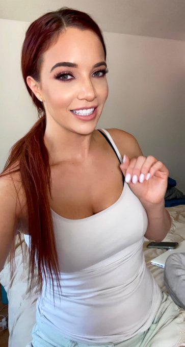 Hot sexy Sarahlevi πππππ Hot sexy Sarahlevi πππππ