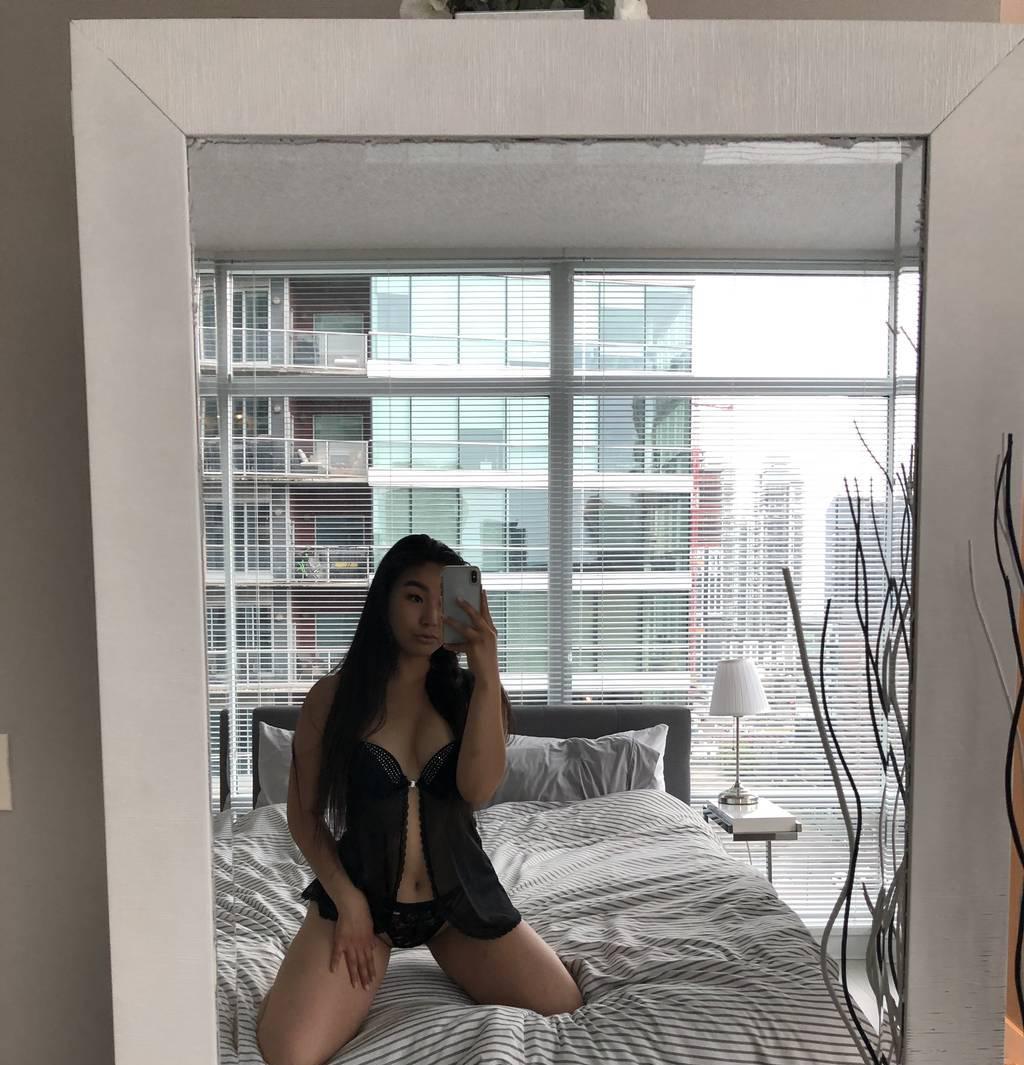 SEXY ASIAN BABE AT YOUR SERVICE SEXY ASIAN BABE AT YOUR SERVICE