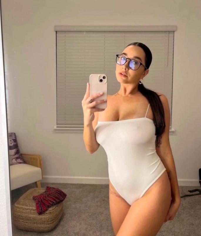 Milky 🥛 hookups and my nudes 🥛💋❤️👅🍆🍫🍒💧🍾
