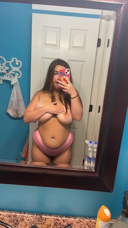 Hey you honey 🤭🎉💦🍆why not come check me out and watch Me make you cum 🥹❤️