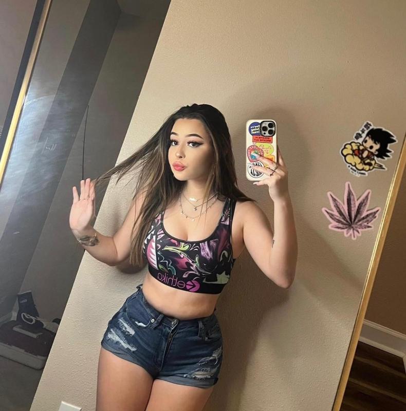 SEXY VANESSA AVAILABLE NOW 😍👅