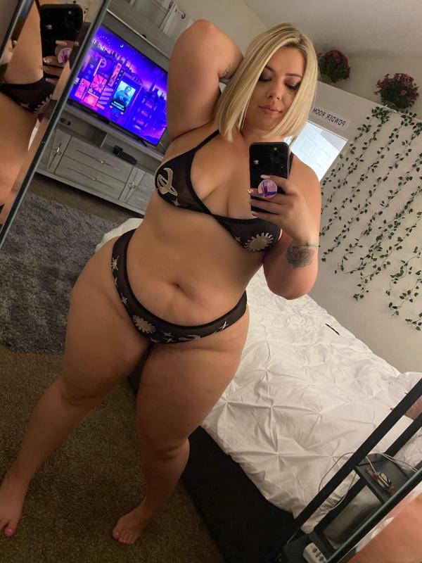 Available for hookup 🌹 ✨😘 💦 Add my snap👻: jessica_haleu