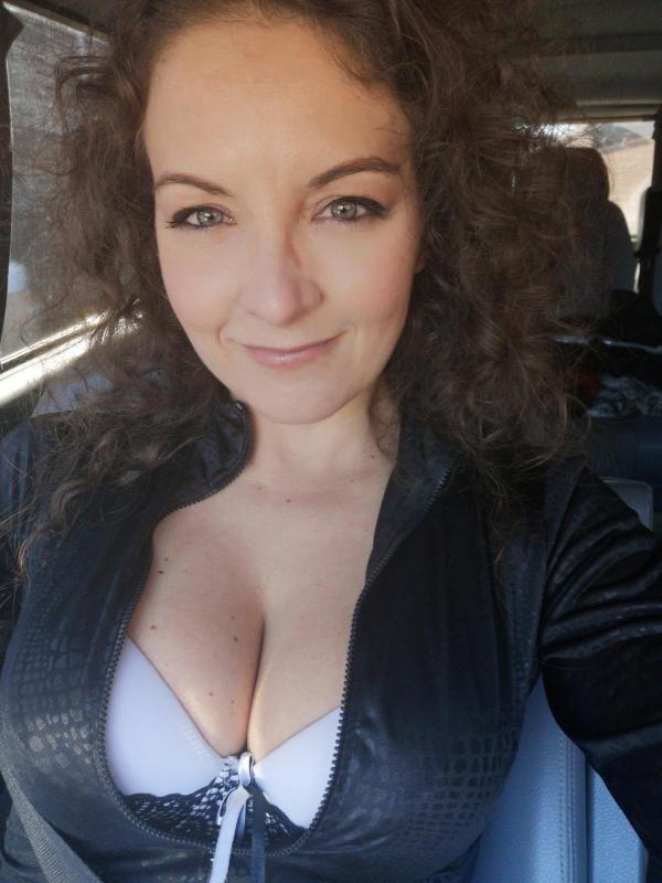 I’m real and ready to hookup hit me up now🍆🍑💦