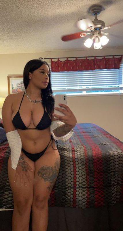 Hot wet pussy ready to have some fun