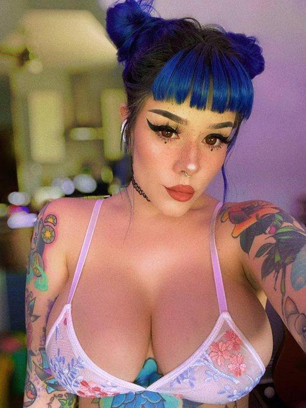 Down for hookup HMU on snap Cortana_b or text me (931) 389-4799