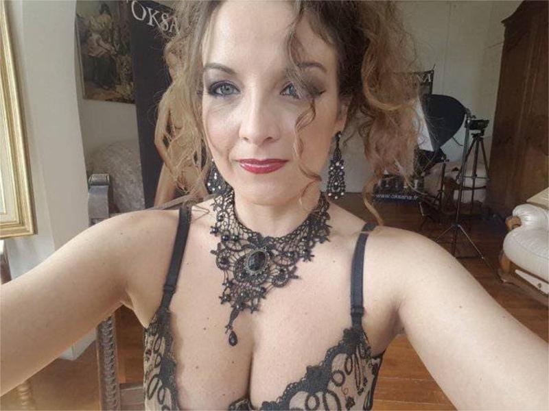 I’m down for hookup HMU 🍆🍑💦👅🥰