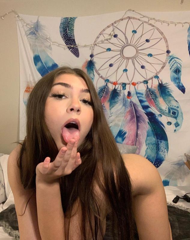 I’M AVAILABLE FOR HOOKUPS 🍑🍆👅 I’M DOWN TO HAVE FUN AND I PARTY 🎈