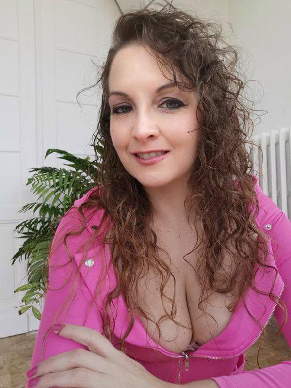 IM AVAILABLE FOR BOTH INCALL AND OUTCALL SERVICE
