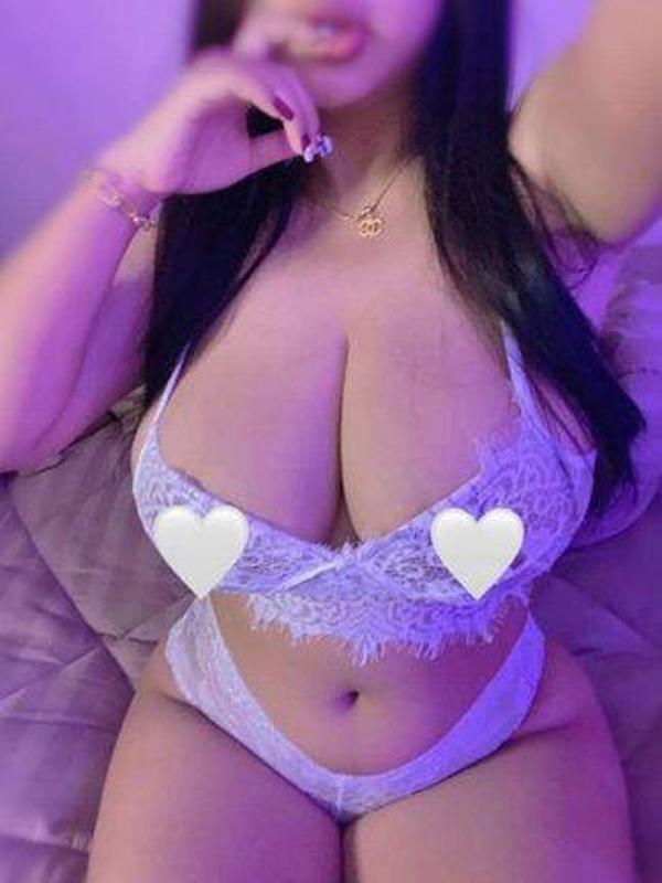 Super Busty Horny Curvy Sexy Babe Passionate Fun