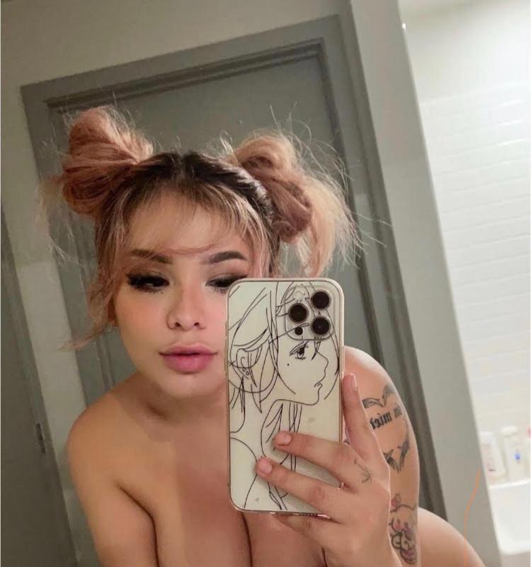 I offer sex ,nudes and naughty FaceTime