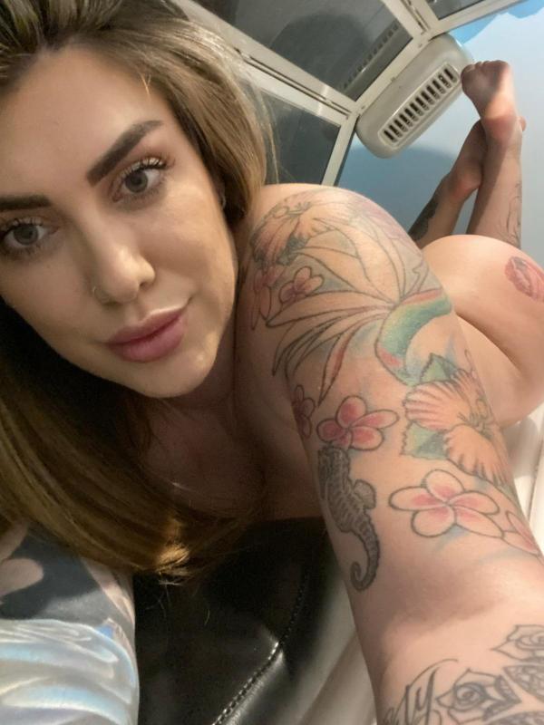 Available for hookup 🍆👅💦