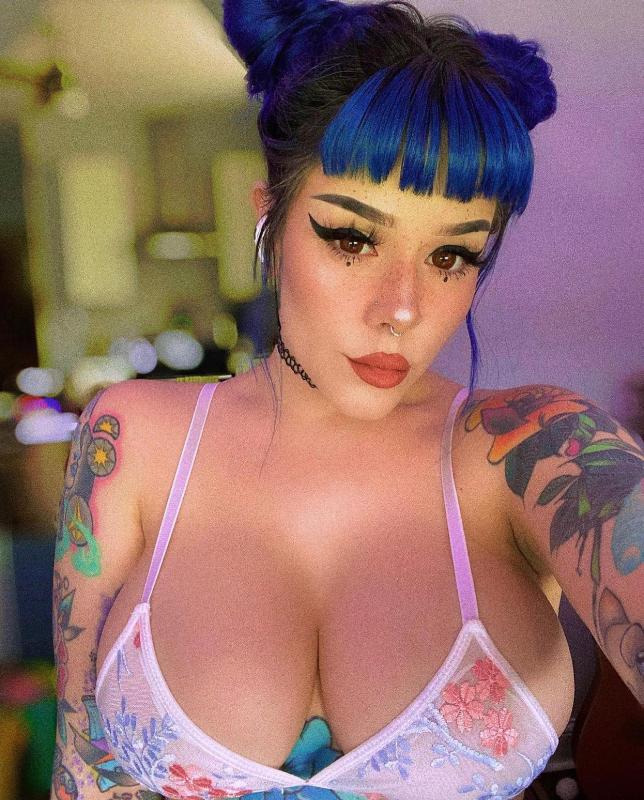 DOWN TO FUCK AND CHILL⁉️ HMU ON SNAPCHAT @ V_VALLE2808 💯